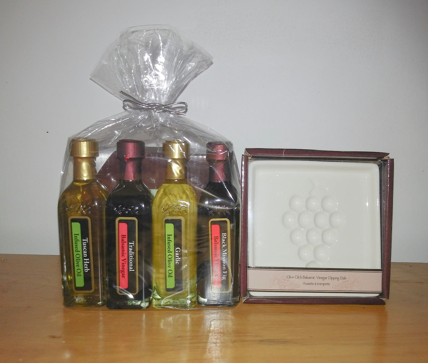 Dipping Plate with 4-pack of Olive Oil & Vinegar